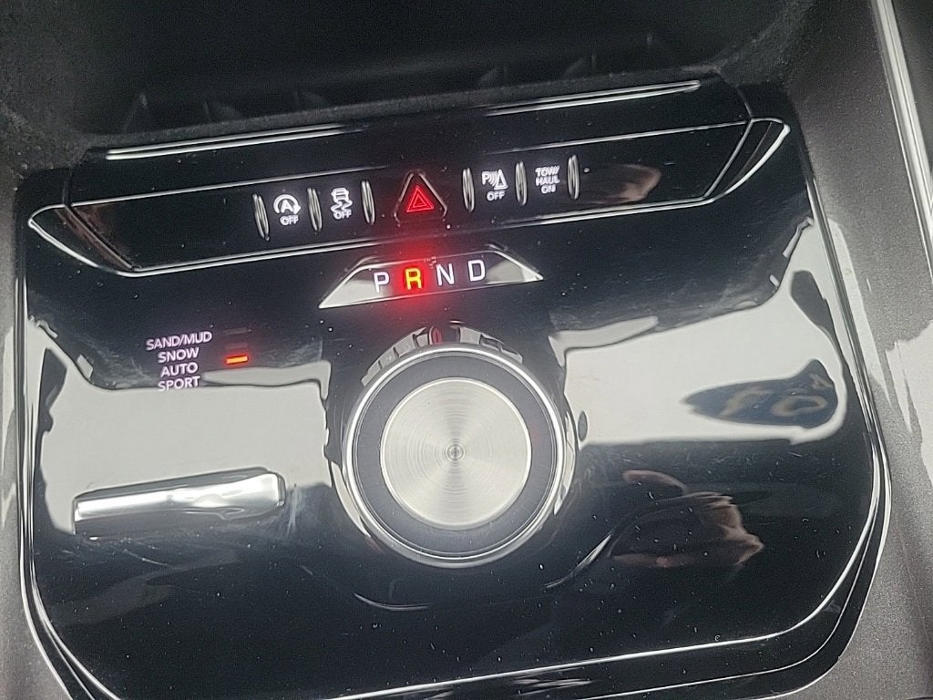 2024 Jeep Wagoneer Base