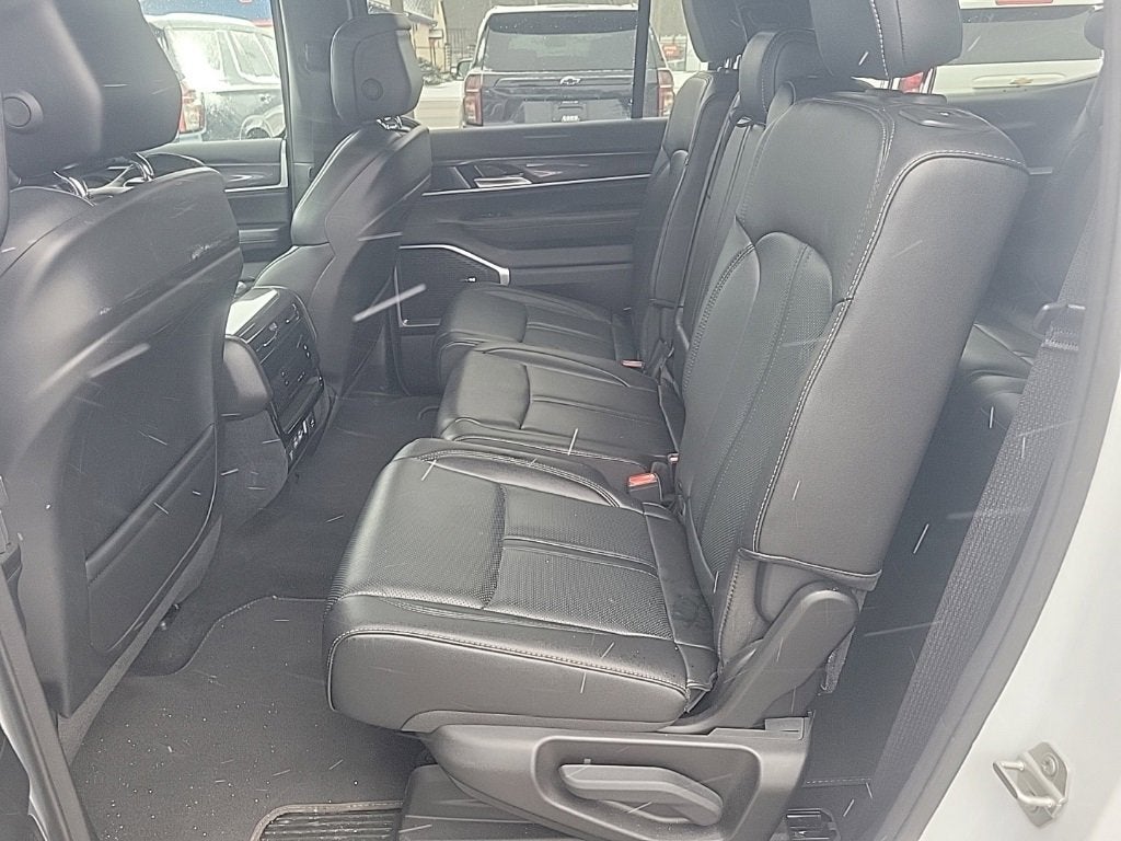 2024 Jeep Wagoneer Base