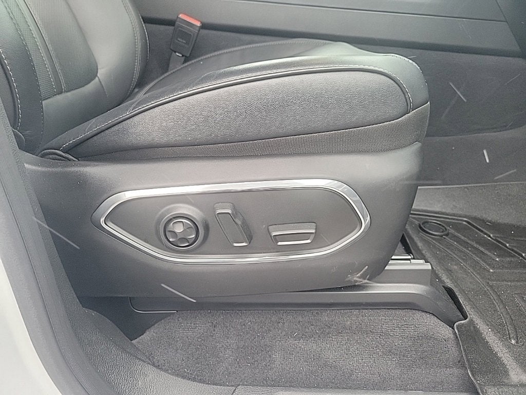 2024 Jeep Wagoneer Base