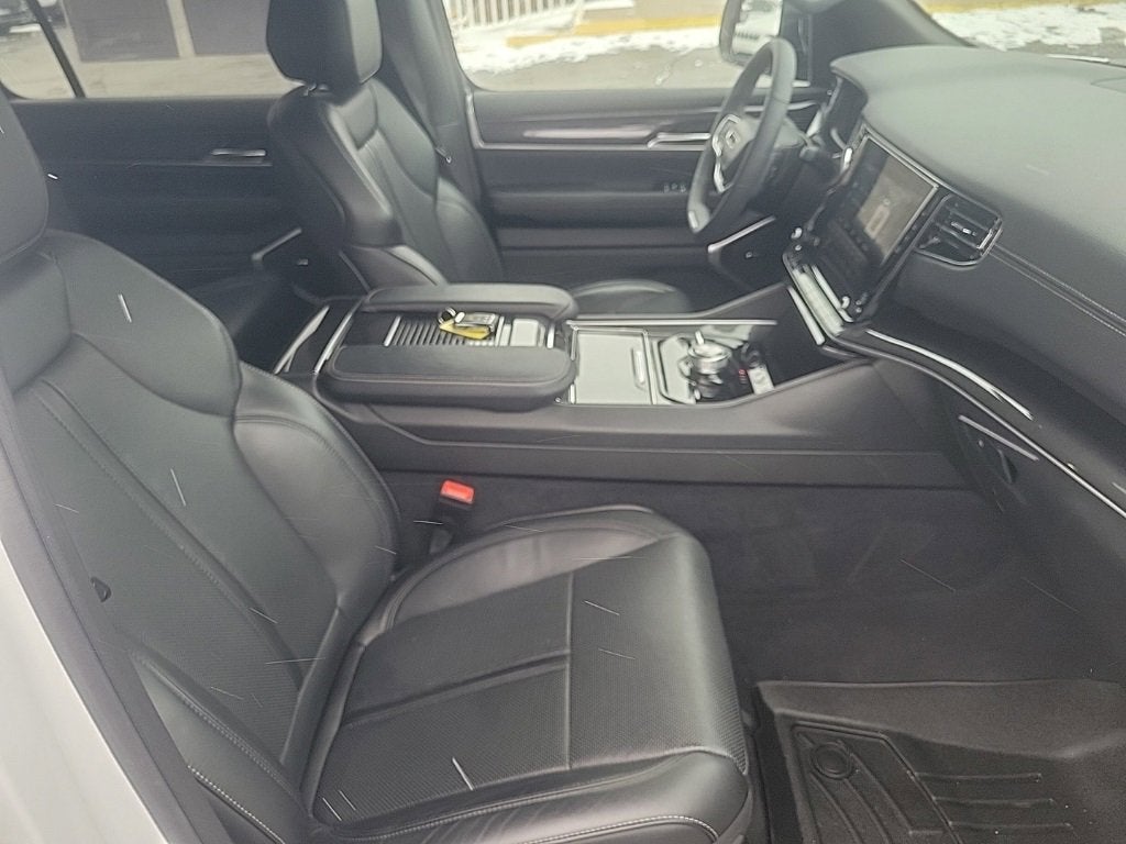 2024 Jeep Wagoneer Base