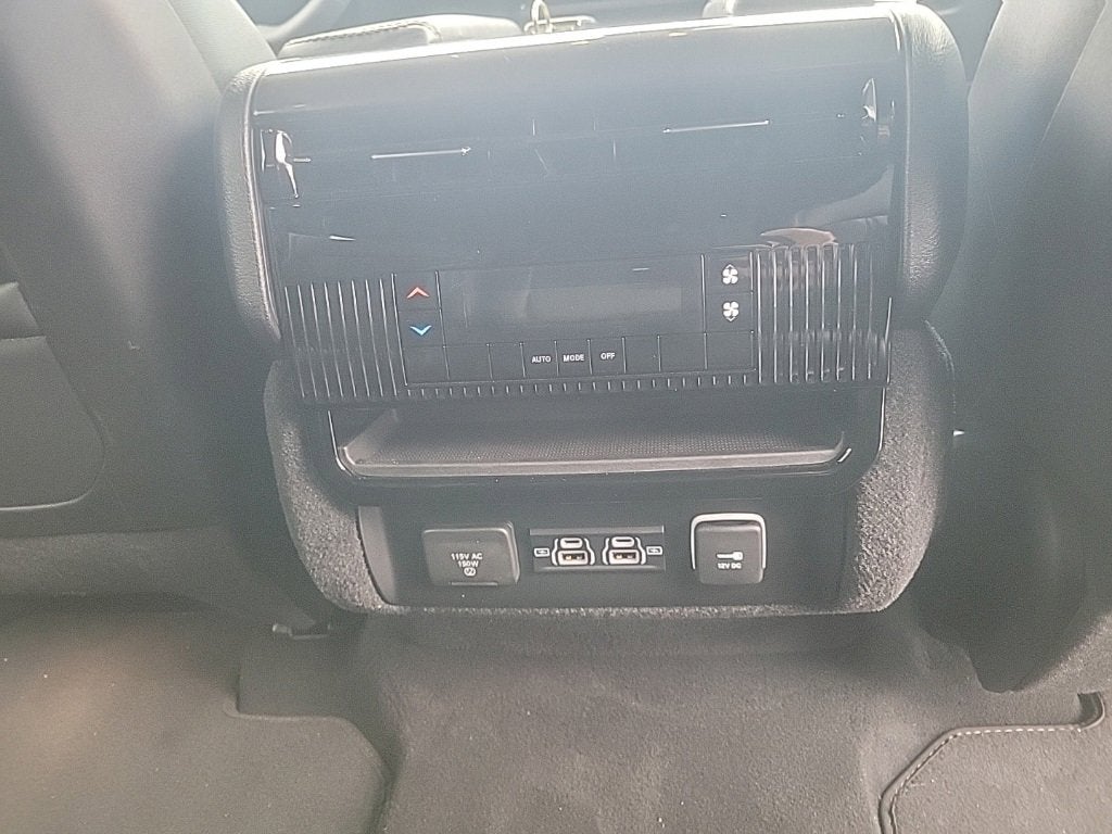 2024 Jeep Wagoneer Base