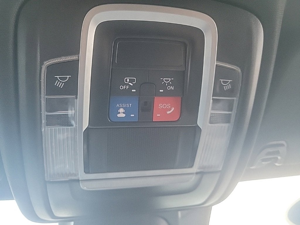 2024 RAM 1500 Laramie Crew Cab 4x2 5'7" Box