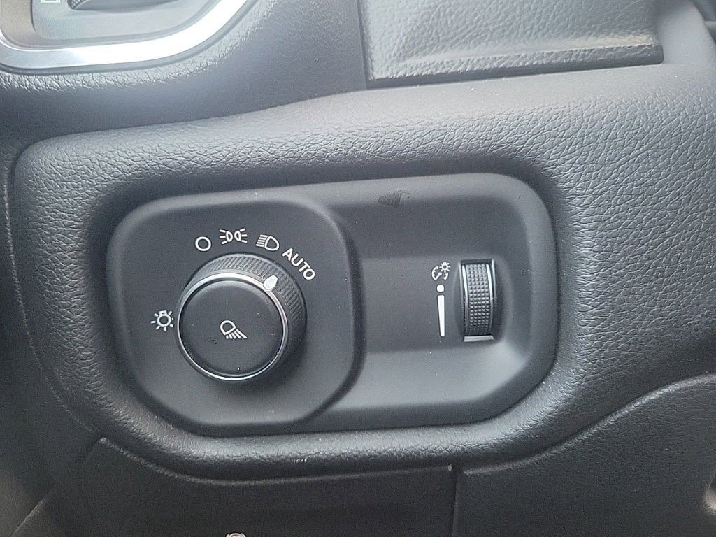 2024 RAM 1500 Laramie Crew Cab 4x2 5'7" Box