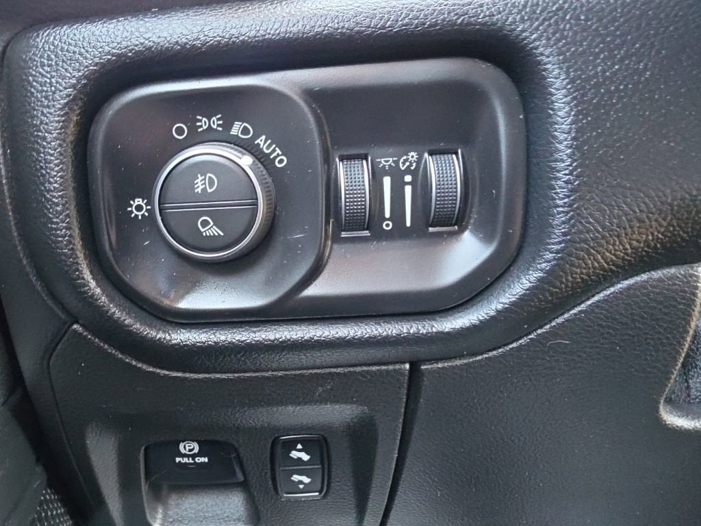 2019 RAM 1500 Big Horn/Lone Star Crew Cab 4x4 5'7" Box