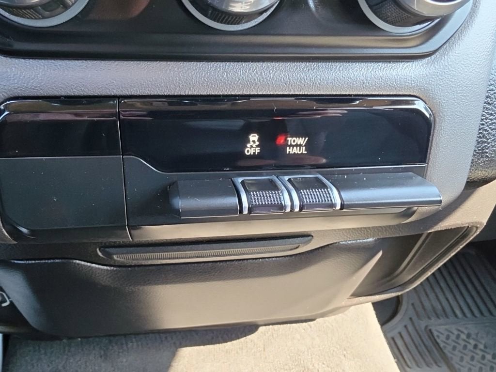 2019 RAM 1500 Big Horn/Lone Star Crew Cab 4x4 5'7" Box