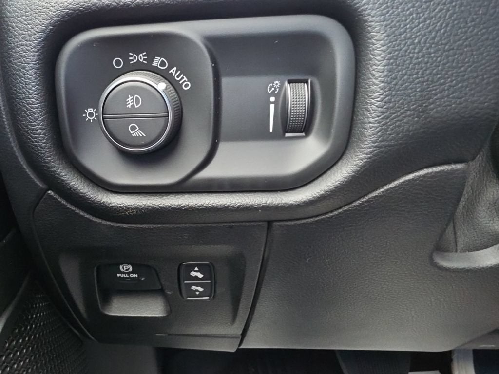 2021 RAM 1500 Big Horn Crew Cab 4x4 5'7" Box