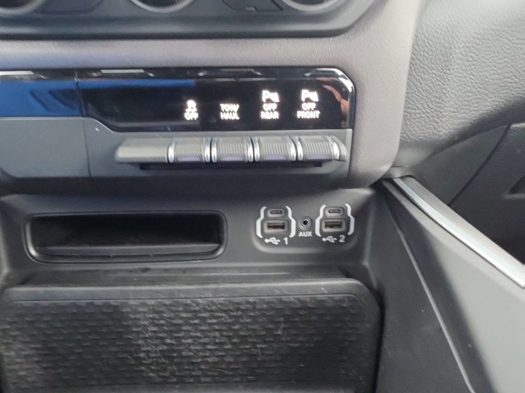 2021 RAM 1500 Big Horn Crew Cab 4x4 5'7" Box