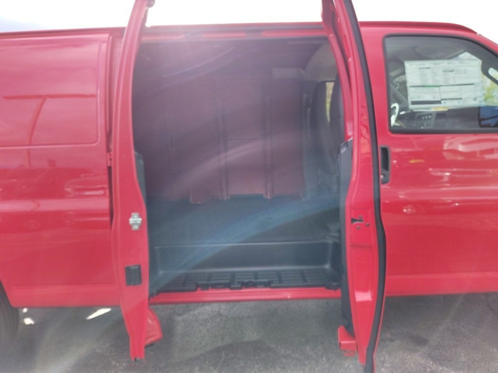 2025 Chevrolet Express Cargo 3500 WT