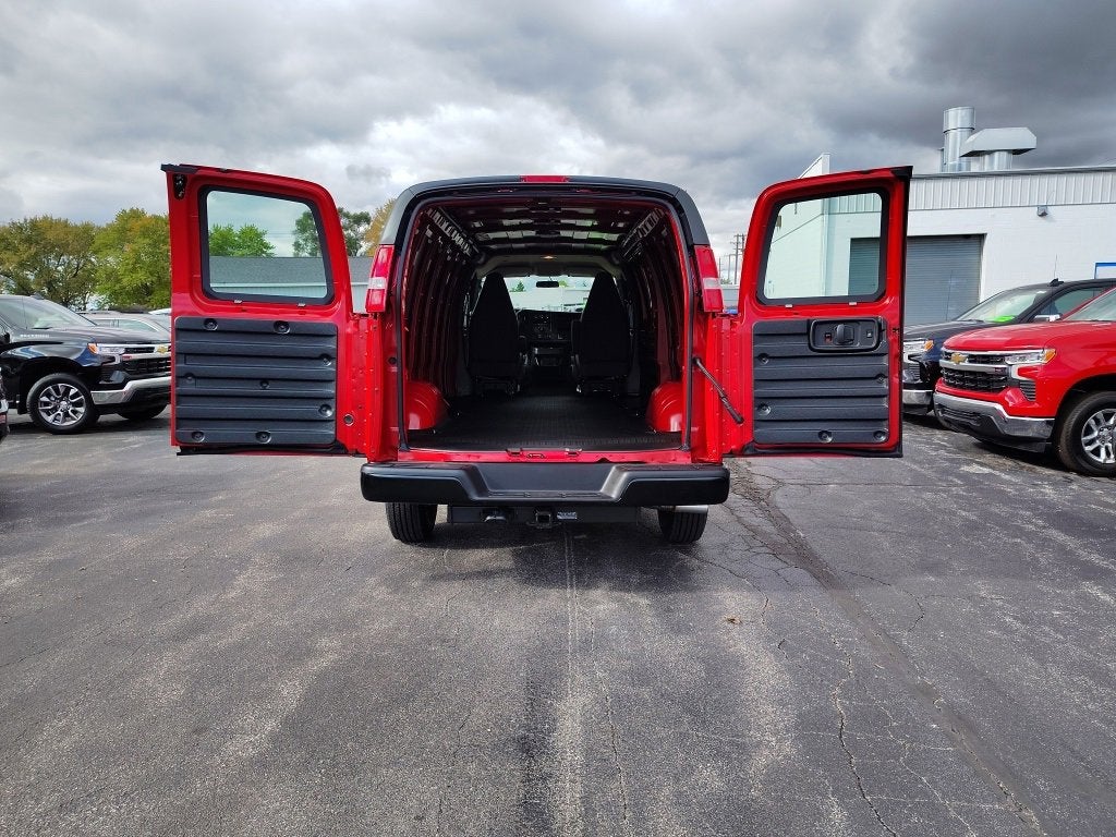 2025 Chevrolet Express Cargo 3500 WT