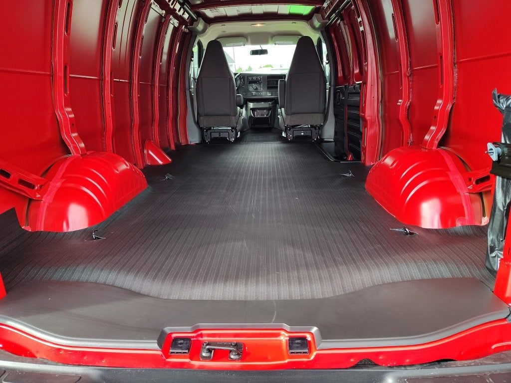 2025 Chevrolet Express Cargo 3500 WT