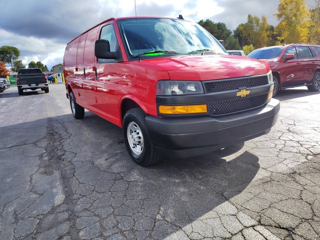 2025 Chevrolet Express Cargo 3500 WT
