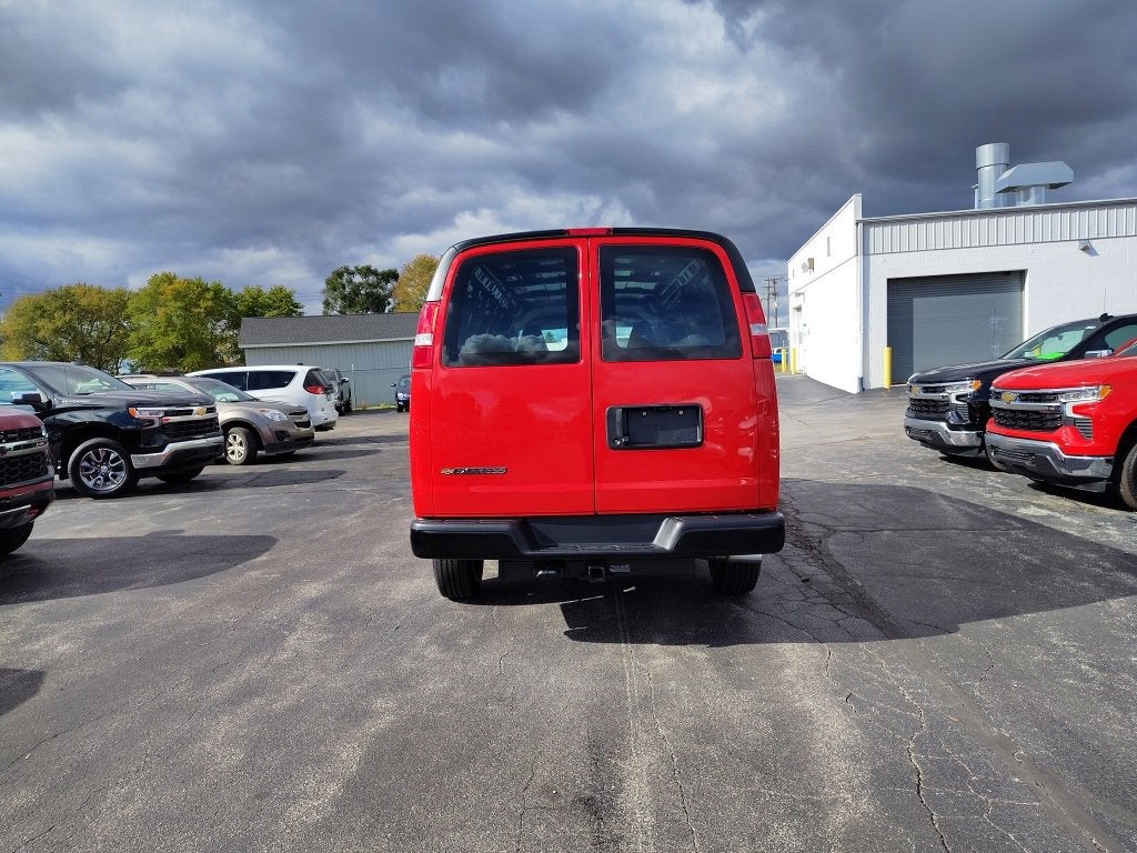 2025 Chevrolet Express Cargo 3500 WT