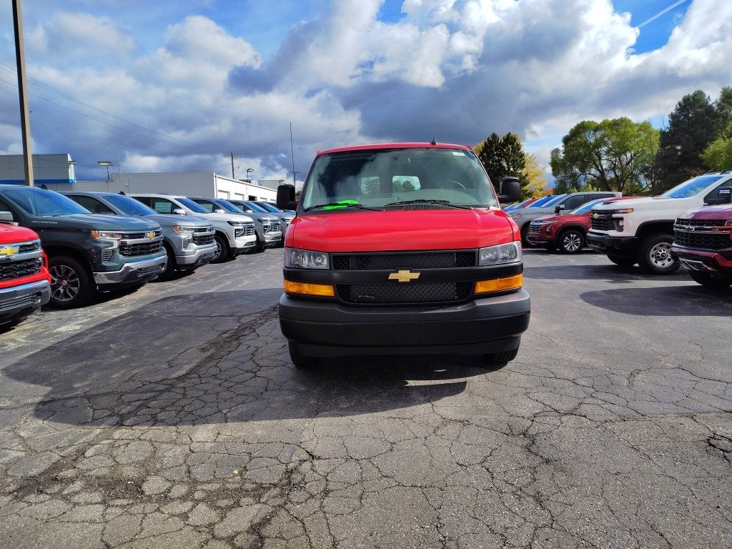 2025 Chevrolet Express Cargo 3500 WT