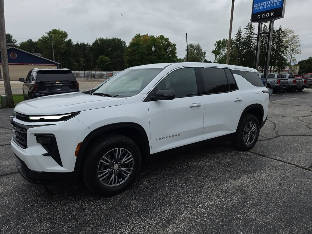 2024 Chevrolet Traverse LS