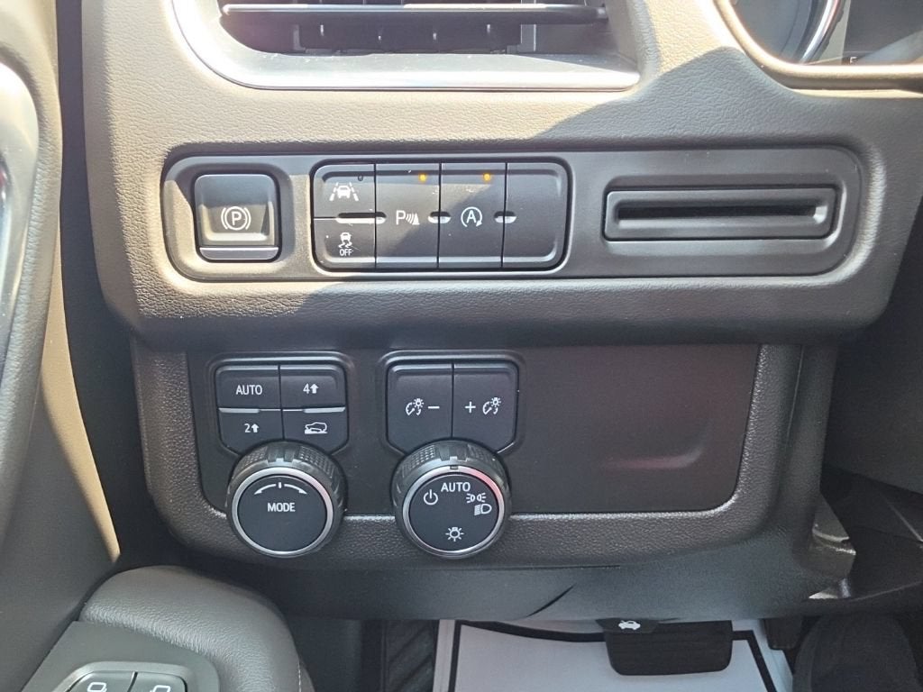 2023 Chevrolet Suburban LS