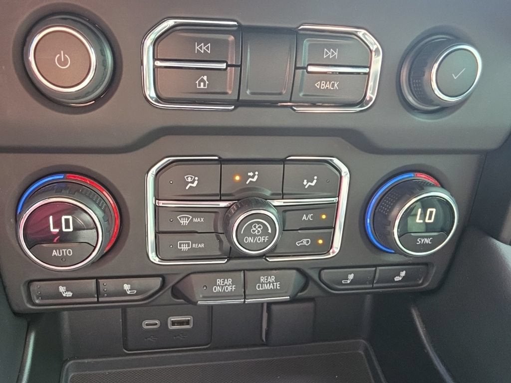 2023 Chevrolet Suburban RST