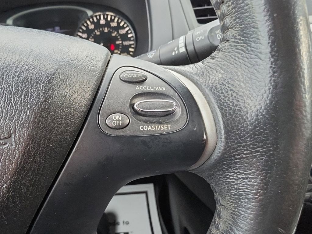 2017 Nissan Pathfinder SV