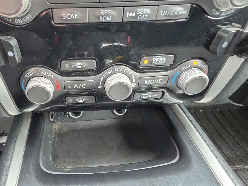 2017 Nissan Pathfinder SV