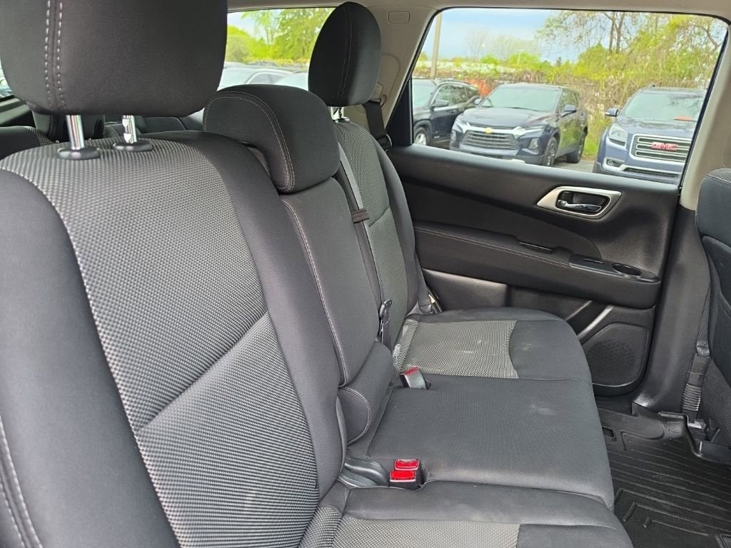 2017 Nissan Pathfinder SV