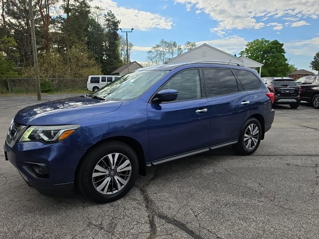 2017 Nissan Pathfinder SV