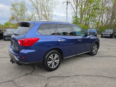 2017 Nissan Pathfinder SV