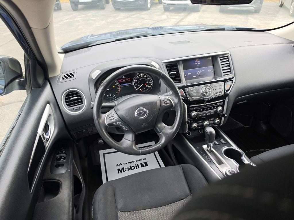 2017 Nissan Pathfinder SV