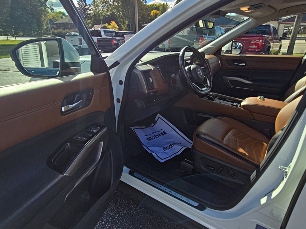 2024 Nissan Pathfinder Platinum